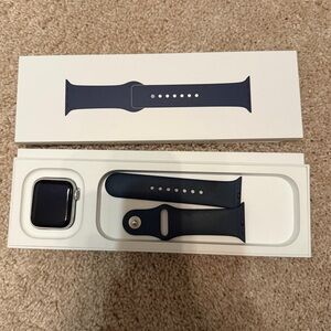 Apple Watch SE (cellular) plus accessories